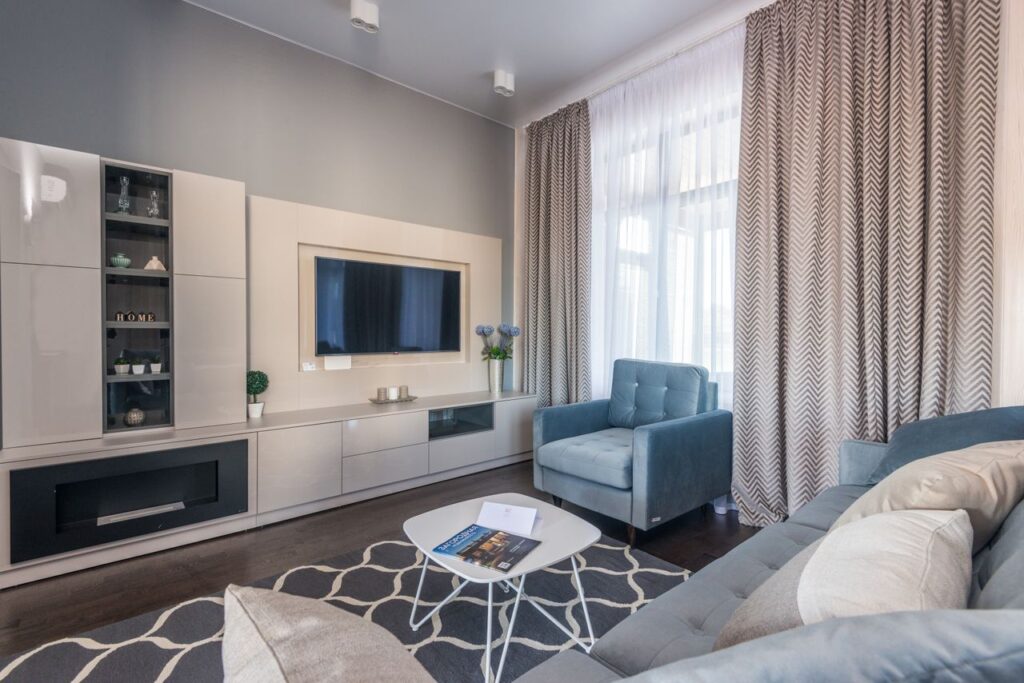 Wave Curtains vs Pinch Pleat Curtains: Which Suits Dubai Interiors?